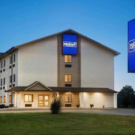 Travelodge By Wyndham Livonia Exterior photo